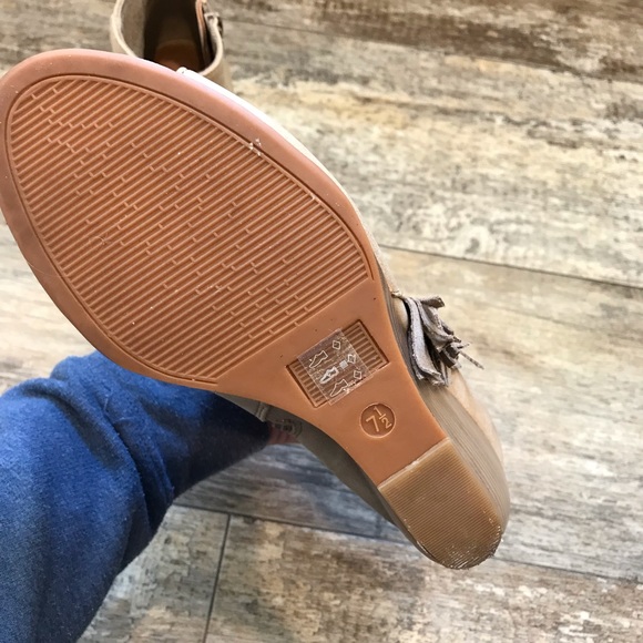 ARIAT UNBRIDLED BOOTIES! - Picture 5 of 5